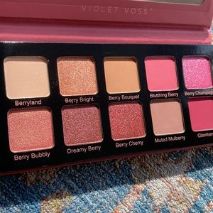 Violet Voss berries n cream dream eyeshadow palette